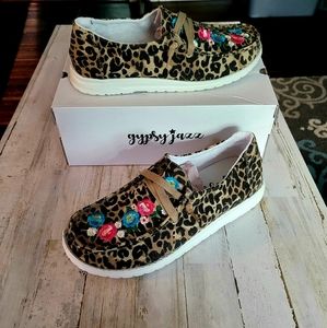 Gypsy Jazz size 9.5 Animal print flower embroidered